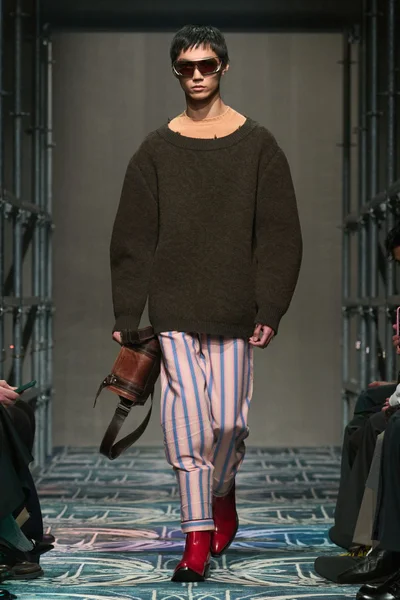 Look 30